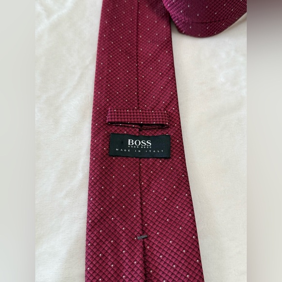 Hugo Boss Designer Dotted Silk Tie. Color: Merlot - Picture 4 of 6